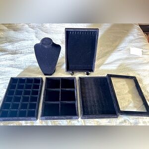 4Pcs Stackable Jewelry Organizer with Lid & Necklace Display Stand Black Velvet
